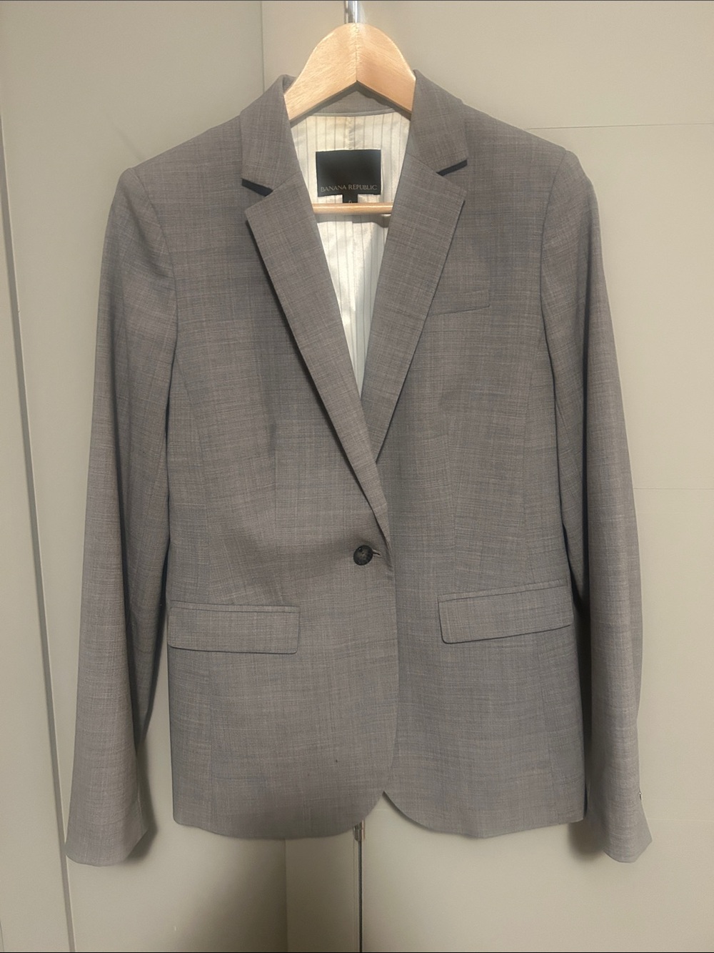 Banana Republic Light Gray Single-Button Women's Blazer - size 6